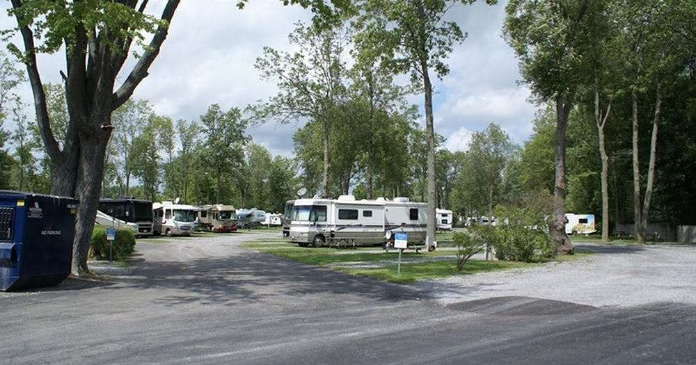 Niagara Falls Campground &  Lodging, NY